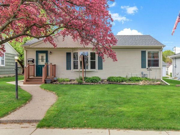 1562 Hoyt Avenue E, Saint Paul, MN 55106