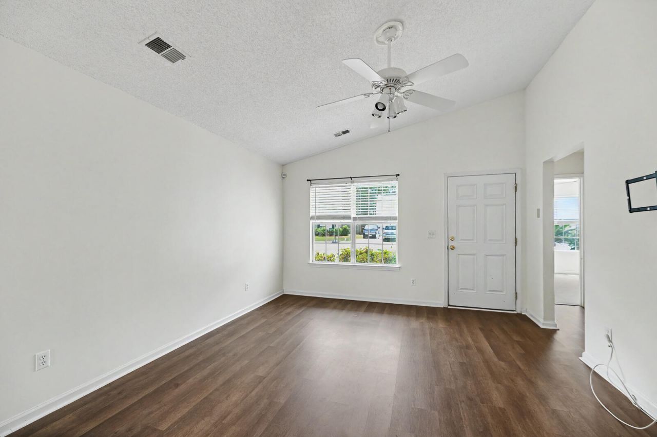 408 Jamestown Drive Photo 16