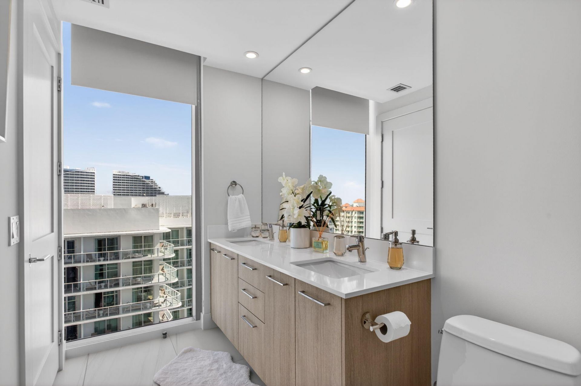151 N Seabreeze Boulevard, Unit 1004, Fort Lauderdale, FL 33304 Photo