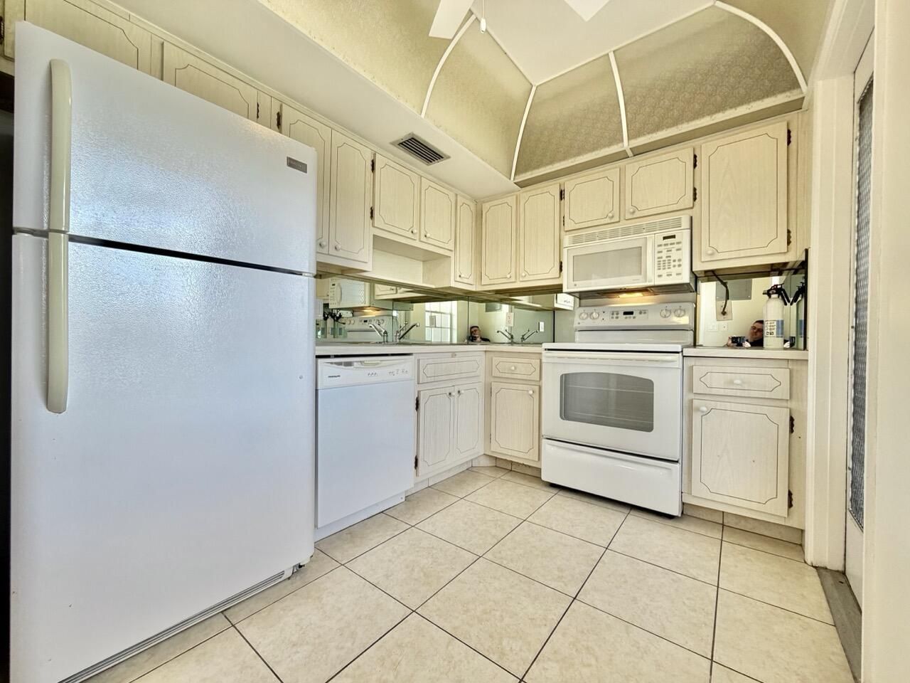 2800 N Palm Aire Drive, Unit 404, Pompano Beach, FL 33069 Photo