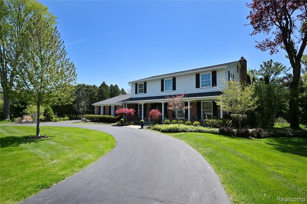 4655 Walnut Lake Road, Bloomfield Hills, MI 48301 Main Photo