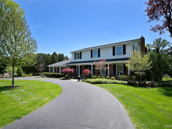 4655 Walnut Lake Road, Bloomfield Hills, MI 48301