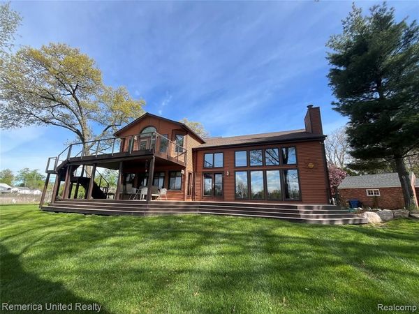 4533 Horseshoe Drive , Waterford Twp, MI 48328