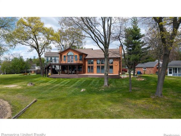 4533 Horseshoe Drive, Waterford Twp, MI 48328