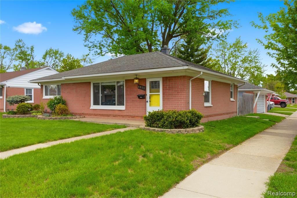 1271 E Barrett Avenue, Madison Heights, MI 48071 Main Photo