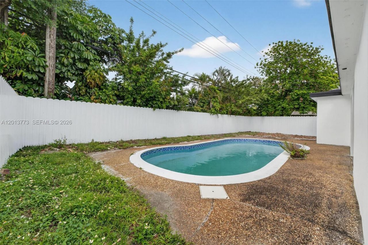 7311 Fairway Blvd, Miramar, FL 33023 Photo