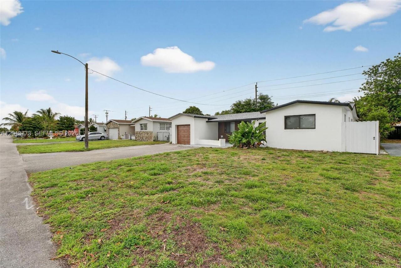 7311 Fairway Blvd, Miramar, FL 33023 Photo