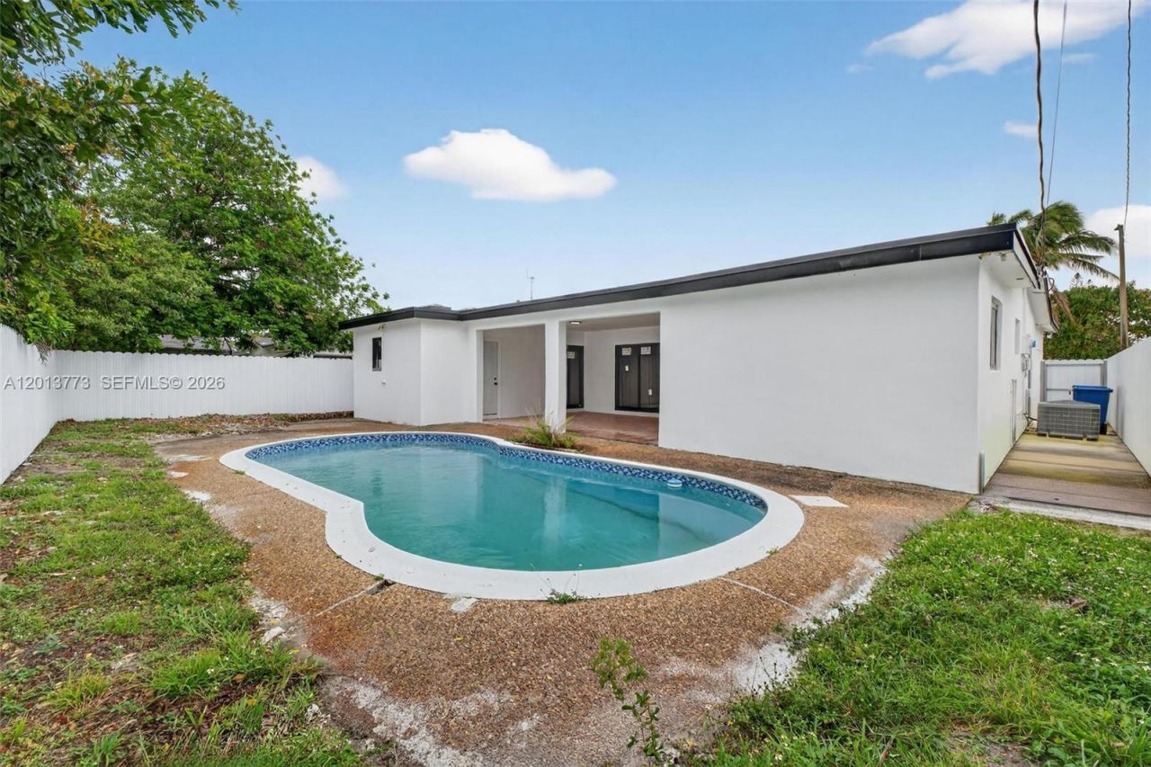 7311 Fairway Blvd, Miramar, FL 33023 Photo