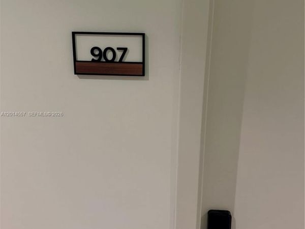 225 N Miami av , Unit 907, Miami, FL 33128