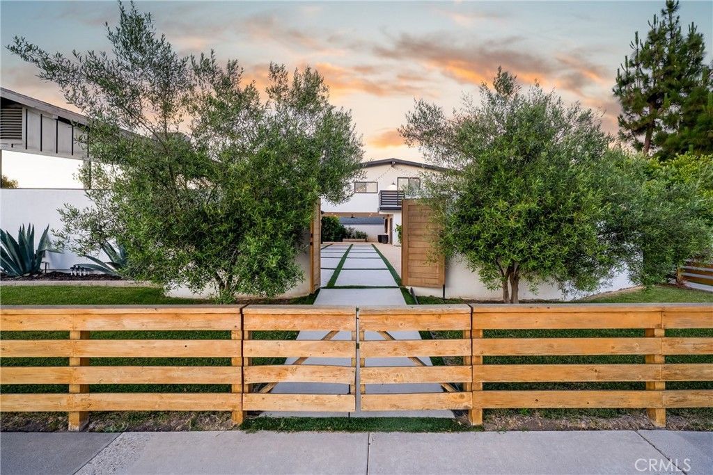 3000 Country Club Drive, Costa Mesa, CA 92626 Main Photo