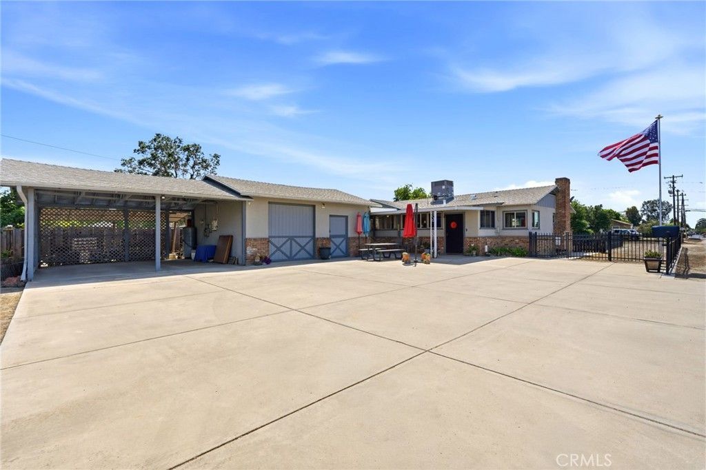4007 W Myrtle Avenue, Visalia, CA 93277 Main Photo