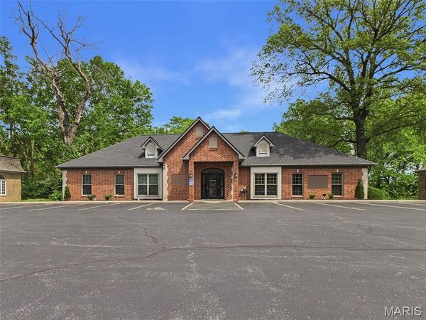 5 Executive Woods Court , Swansea, IL 62226