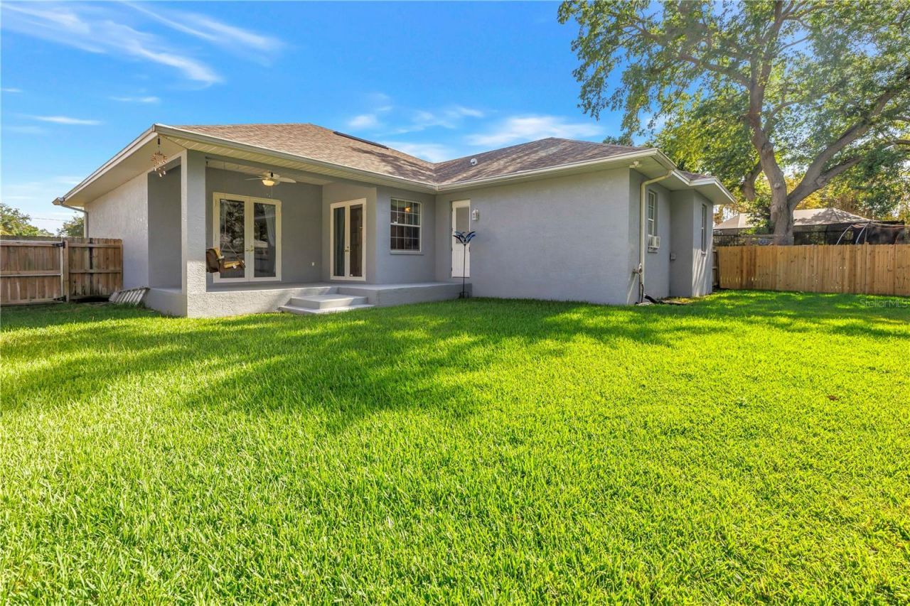 459 Northmoor Avenue N, Saint Petersburg, FL 33702 Photo