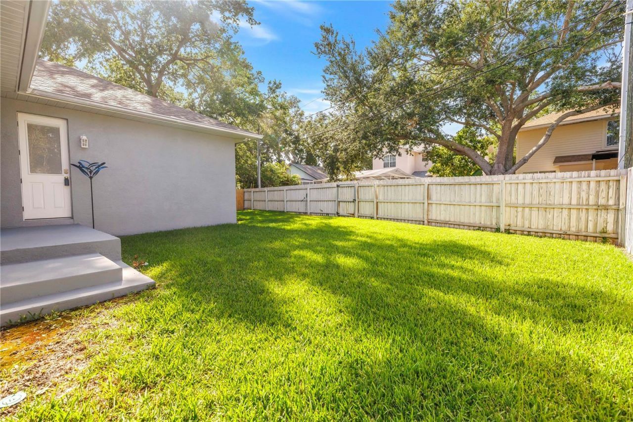 459 Northmoor Avenue N, Saint Petersburg, FL 33702 Photo
