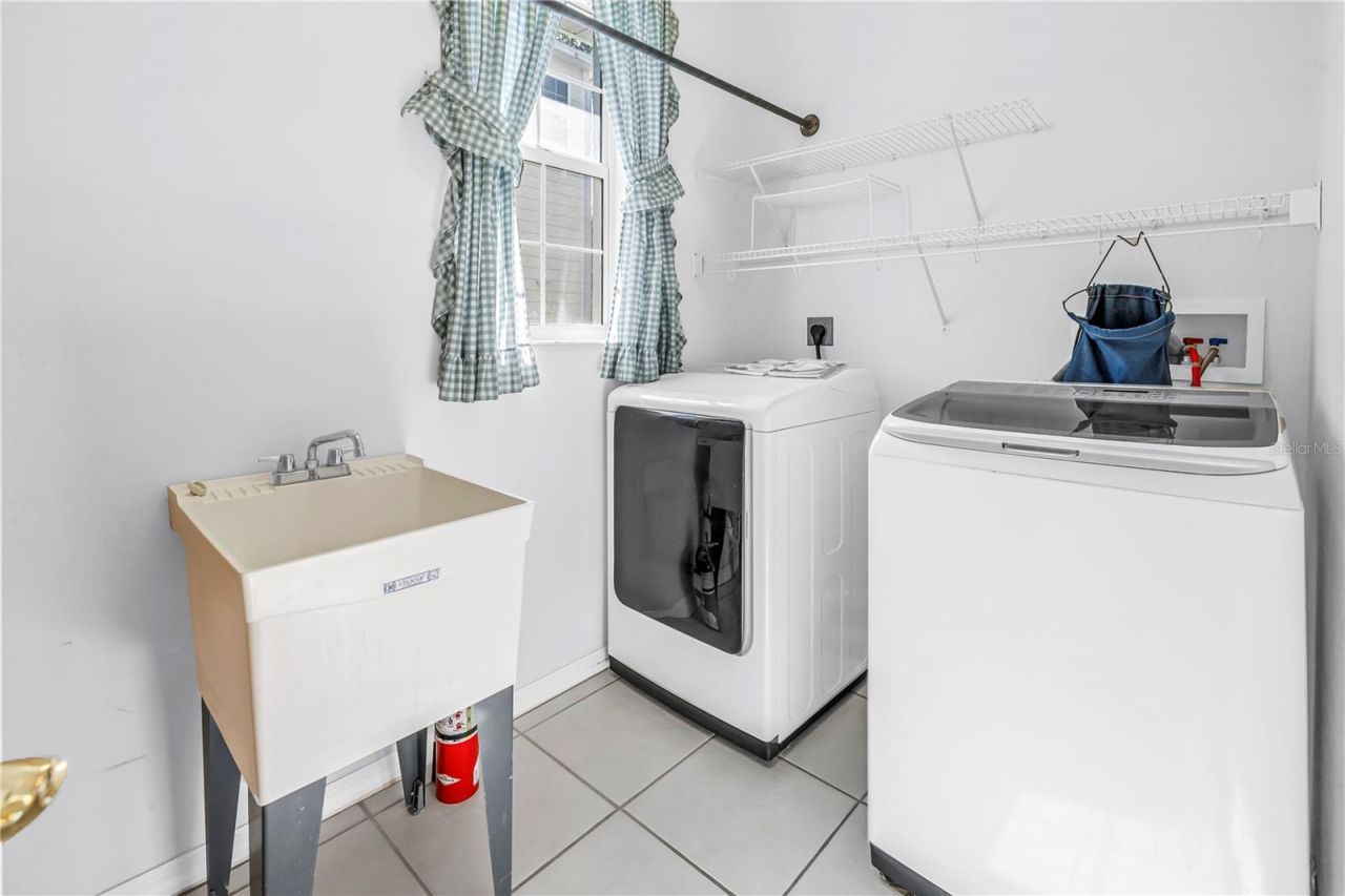 459 Northmoor Avenue N, Saint Petersburg, FL 33702 Photo