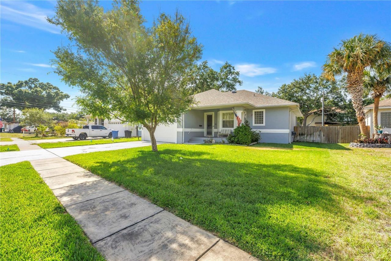 459 Northmoor Avenue N, Saint Petersburg, FL 33702 Photo