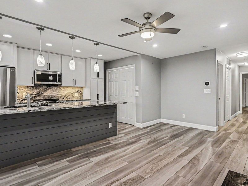922 Chatham Lane , Unit B, Columbus, OH 43221 Photo 7