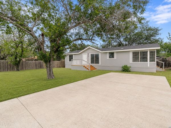938 Patricia Ann Dr, Poteet, TX 78065