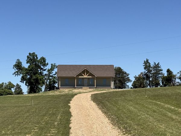 82 WL White LN, Red Boiling Springs, TN 37150