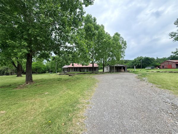 2002 Cedar Bluff Road , Fort Gibson, OK 74434