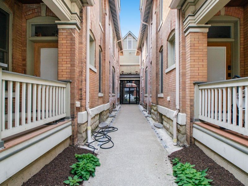 17 W 3rd Avenue, Unit 211, Columbus, OH 43201 Photo 2