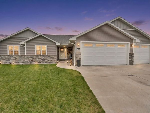 1724 BRIDGE PORT CIRCLE, De Pere, WI 54115