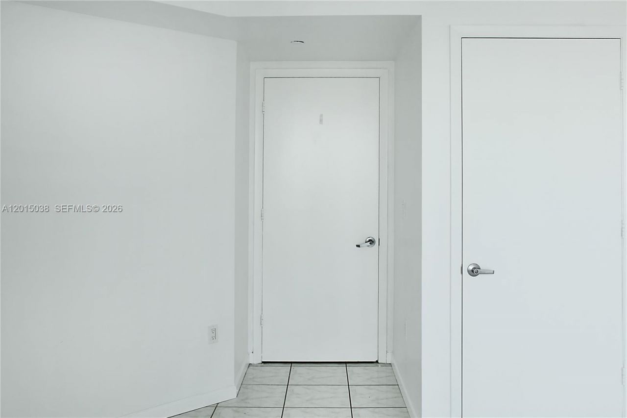 350 S Miami Ave , Unit 2713, Miami, FL 33130 Photo