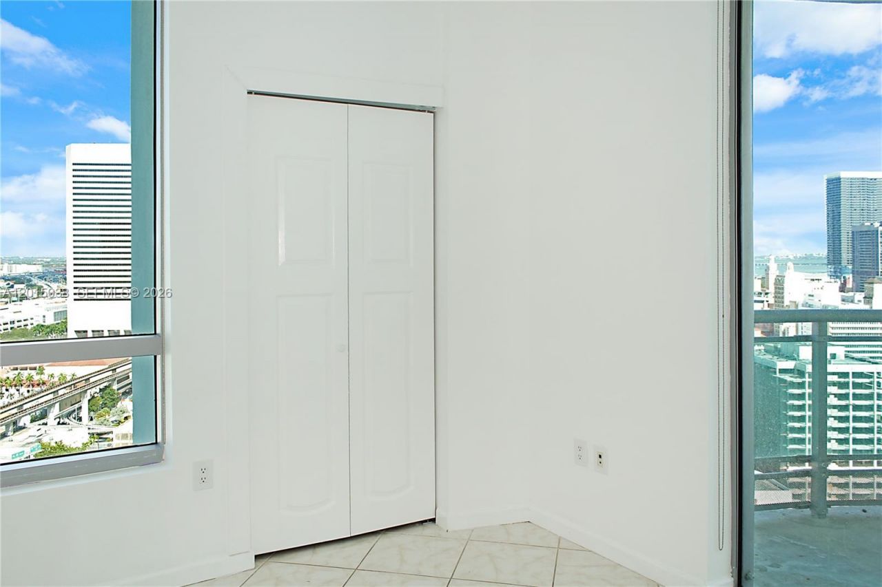 350 S Miami Ave , Unit 2713, Miami, FL 33130 Photo