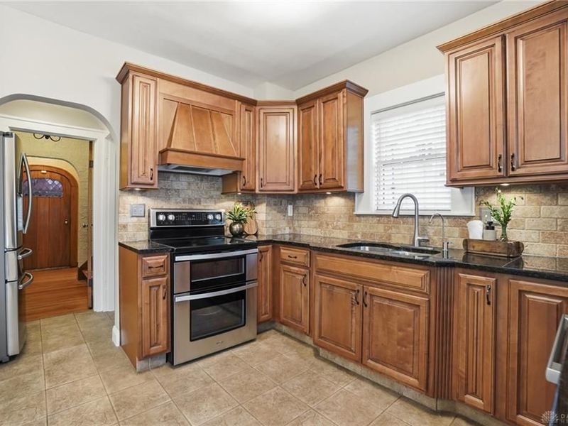 317 E Dixon Avenue, Oakwood, OH 45419 Photo 14