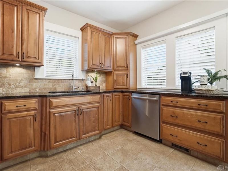 317 E Dixon Avenue, Oakwood, OH 45419 Photo 16