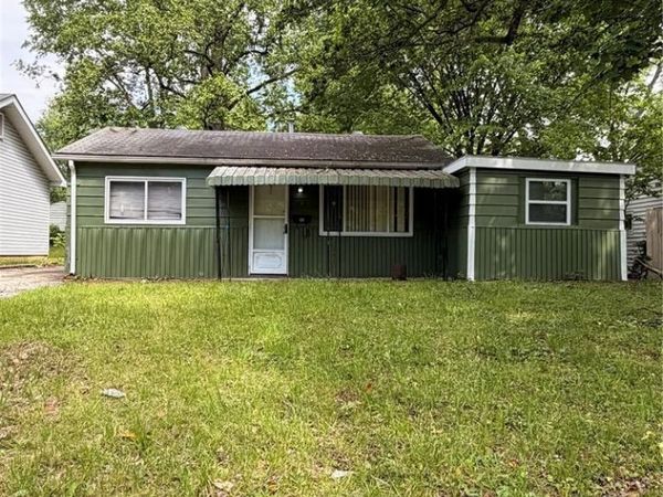 10304 Earl Drive, St Louis, MO 63136