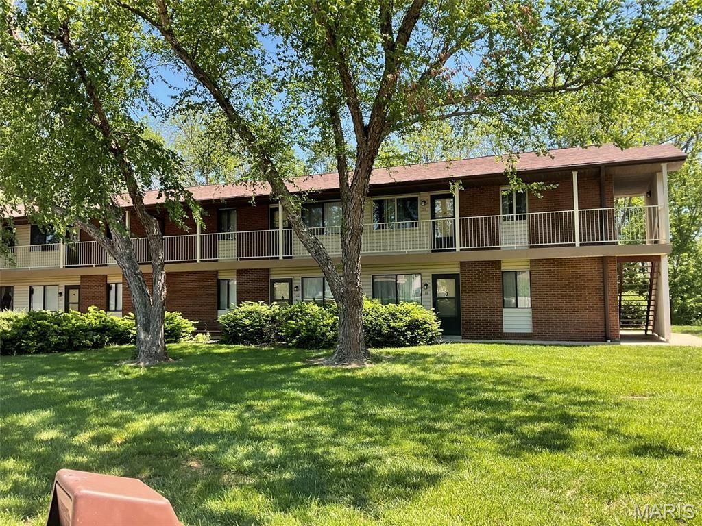 220 Suppiger Way, Unit 211, Highland, IL 62249 Main Photo