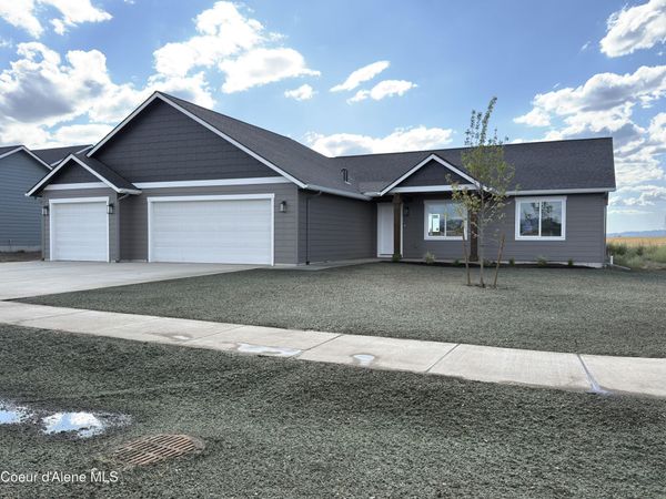 11723 N SIMMONS LN, Rathdrum, ID 83858