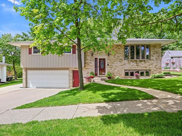 1975 Rosemont Street, Dubuque, IA 52002