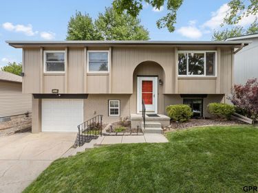 13074 Meredith Avenue , Omaha, NE 68164