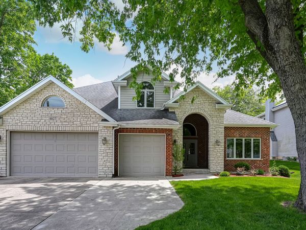 8827 Palisades Road , Burr Ridge, IL 60527