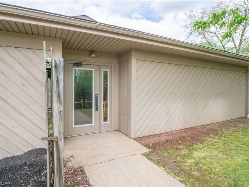 4960 Higbee Avenue NW, Unit 102, Canton, OH 44718 Photo 4