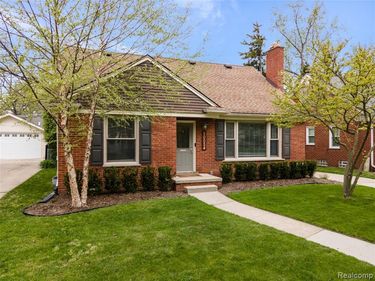 10054 Lincoln Drive, Huntington Woods, MI 48070