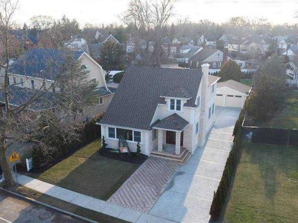 85 Franklin Avenue , Lynbrook, NY 11563