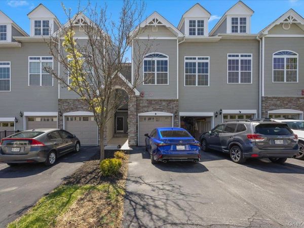 1707 Hawthorn Way , New Windsor, NY 12553