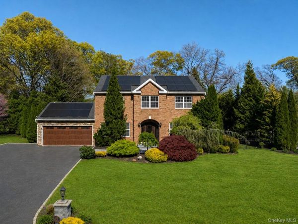 19 Hamilton Place , Lake Grove, NY 11755