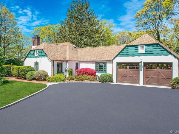 15 Milmohr Court , Northport, NY 11768