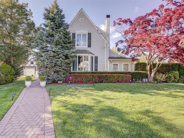 63 Buckingham Place , Lynbrook, NY 11563