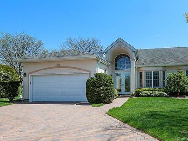 163 Altessa Boulevard , Melville, NY 11747
