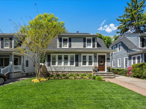 94 Roosevelt Street , Garden City, NY 11530