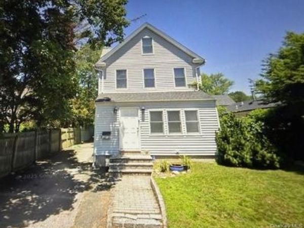 105 Bayview Avenue , Manhasset, NY 11030