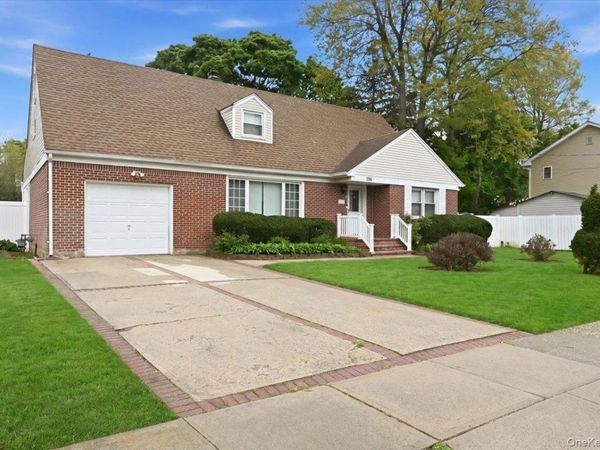 336 Princeton Street , Westbury, NY 11590