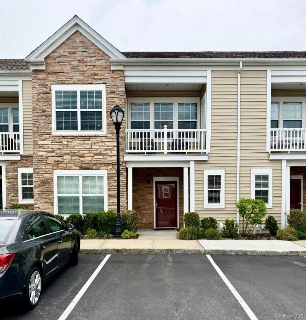 8 Wexford Lane , Unit 1, Oceanside, NY 11572 Main Photo