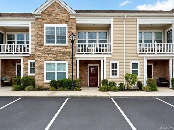 8 Wexford Lane, Unit 8 upper, Oceanside, NY 11572
