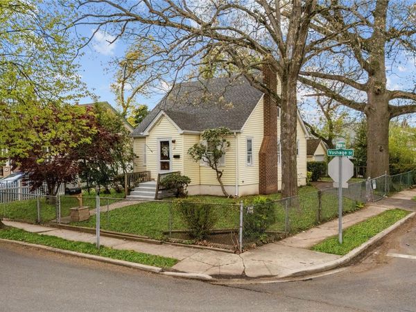 21 Voshage Street , North Baldwin, NY 11510